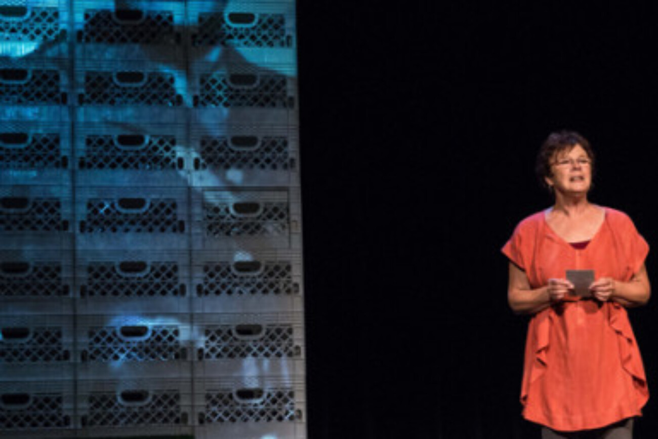 Odette-Caron-un-suaire-en-saran-wrap-theatre-du-tandem